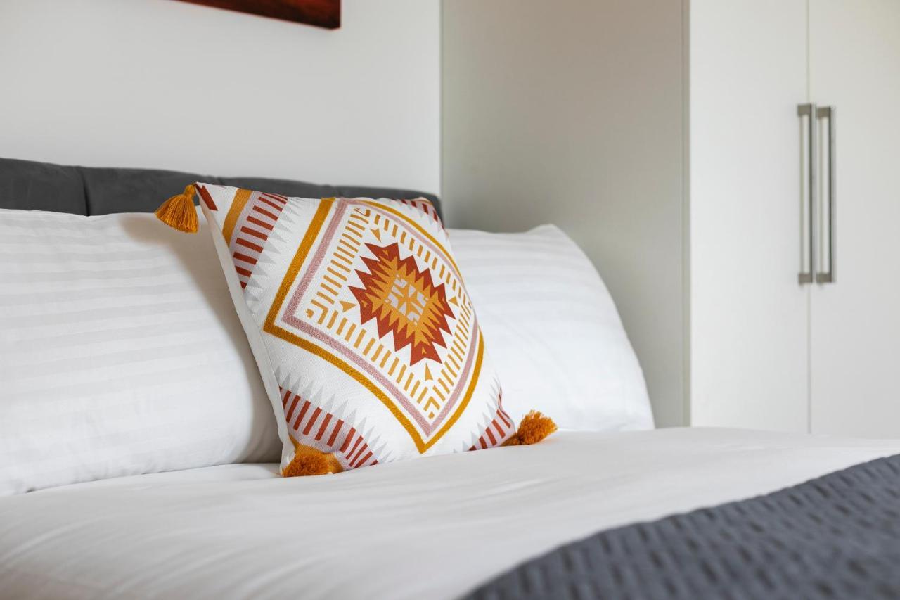 Skyvillion - 4 Bed Luxury Apartment With Balcony & Parking Enfield Exterior photo