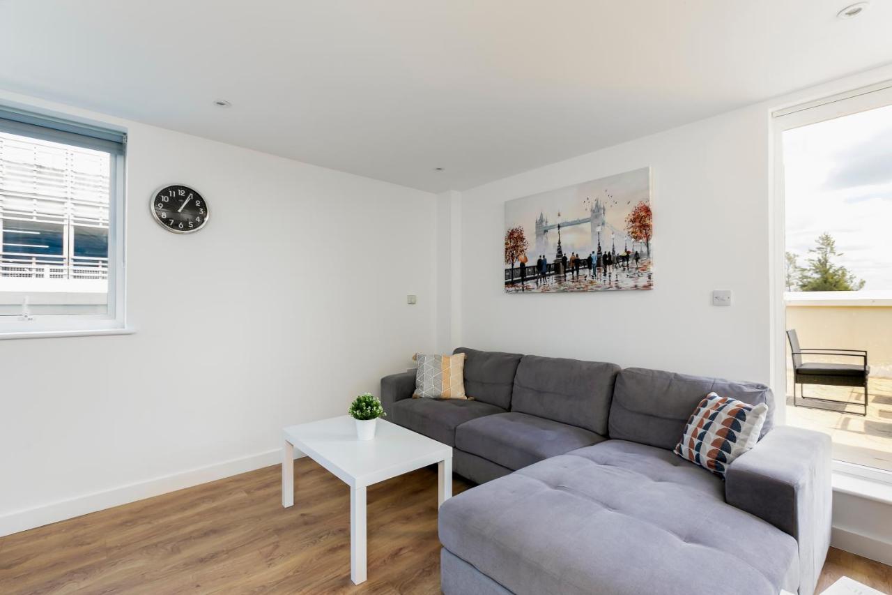 Skyvillion - 4 Bed Luxury Apartment With Balcony & Parking Enfield Exterior photo