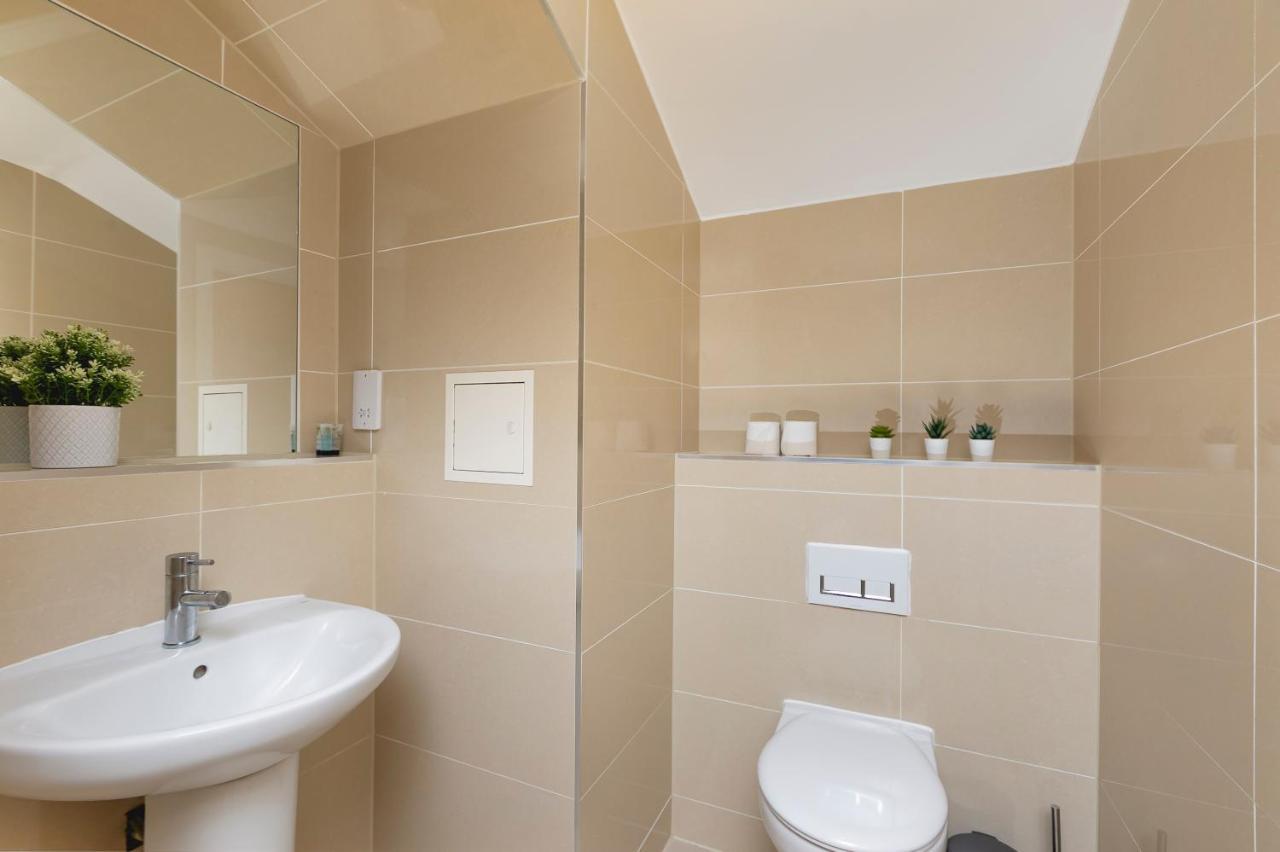 Skyvillion - 4 Bed Luxury Apartment With Balcony & Parking Enfield Exterior photo